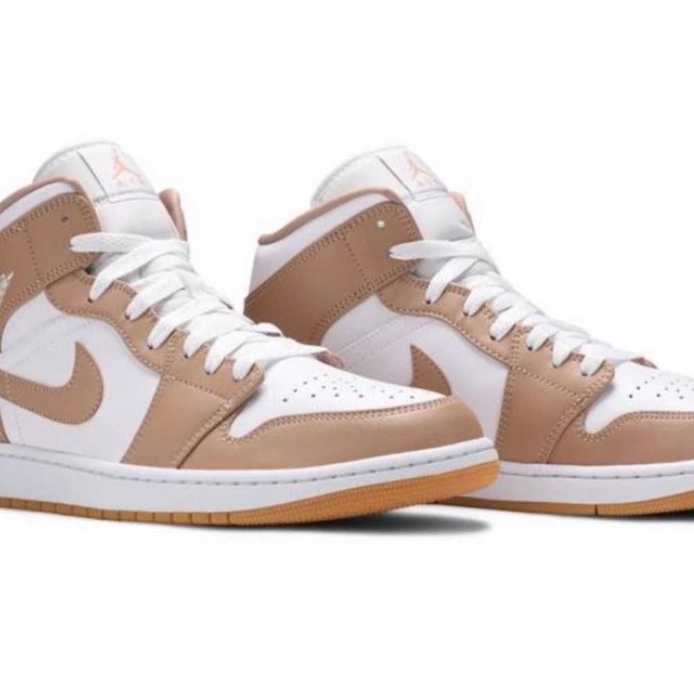 Air Jordan 1 Mid "Tan/Gum" sneakers